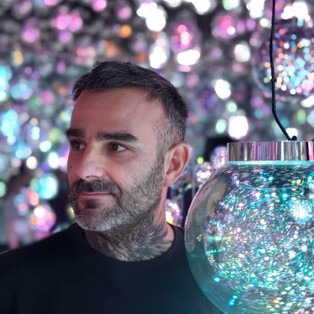 Portrait of Julien Jimenez, founder of ShopTaxie